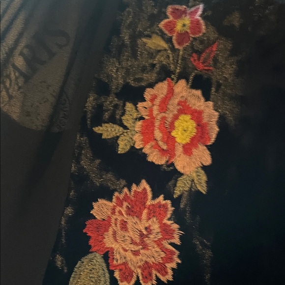 Andree’ by unit Black Velvet kimono with Floral Embroidery - Picture 9 of 10